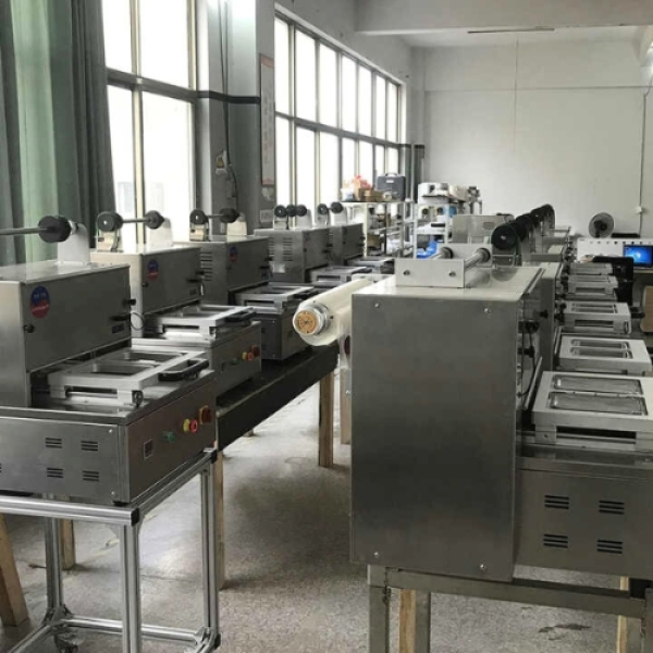 Máy dán miệng khay hút chân không Yamafuji DQ320L-V