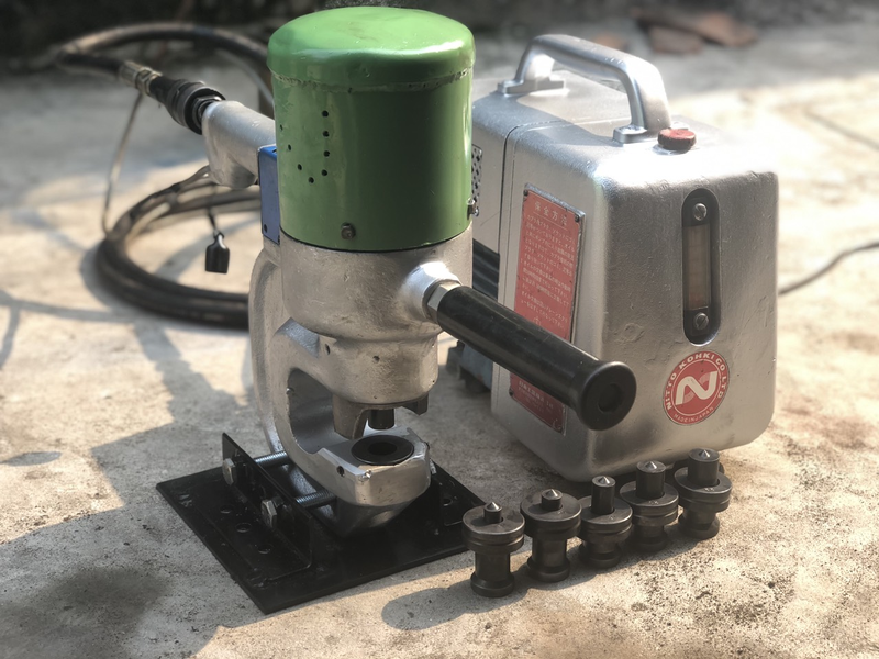 máy đột lỗ thủy lực hàng nhật bãi