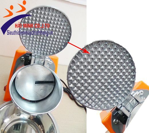 Mâm đè của máy bào đá với được thiết kế thông minh giúp quá trình bào đá nhanh và dễ dàng hơn