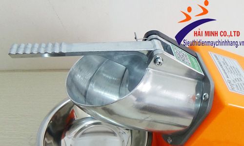 Với tay đè chắc chắn, người sử dụng không cần tốn quá nhiều sức khi sử dụng máy bào đá