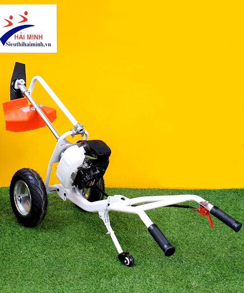 máy cắt cỏ đẩy tay GX35  thiết kế chắc chắn