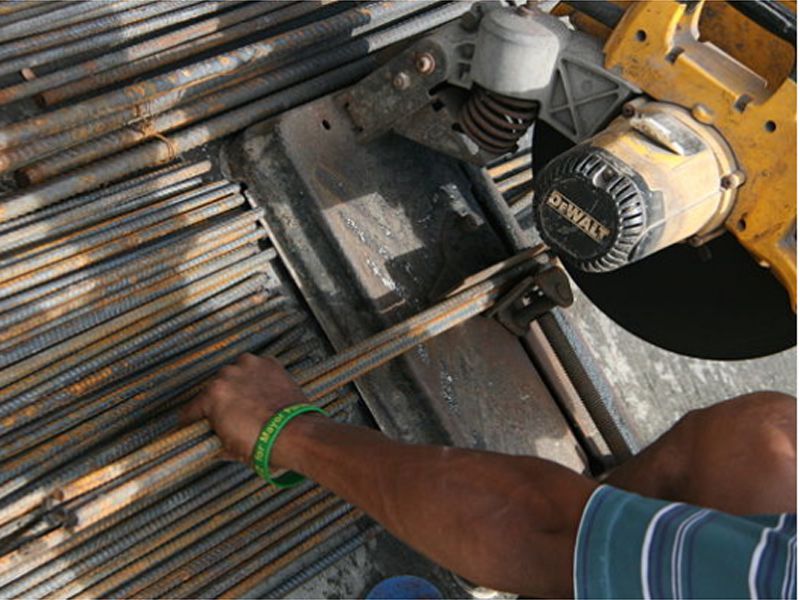 máy cắt sắt không cắt được
