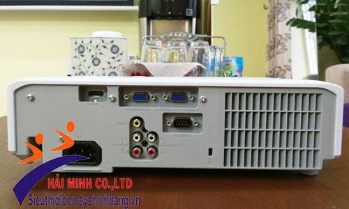 Cổng kết nối của máy chiếu Hitachi CP-EW302N