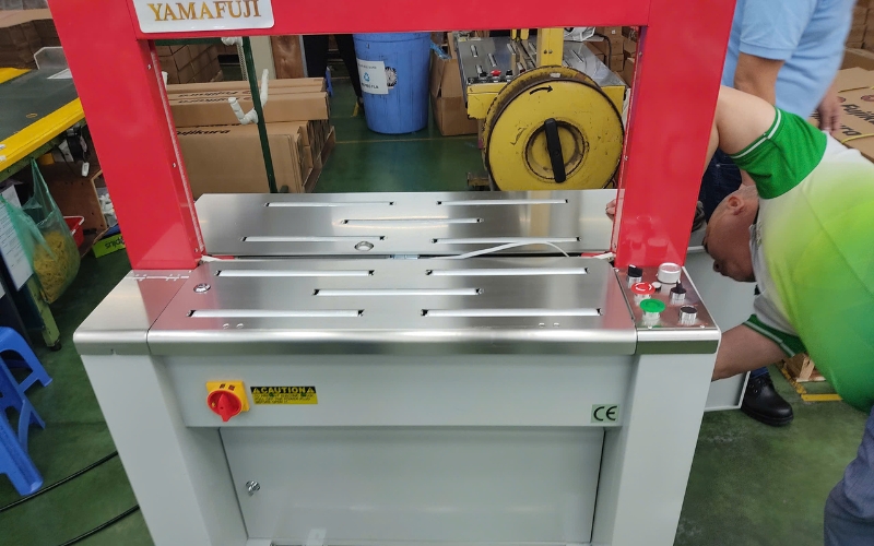 Loại máy đóng đai thùng tự động