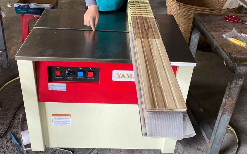 Máy siết đai thùng linh hoạt và dễ sử dụng