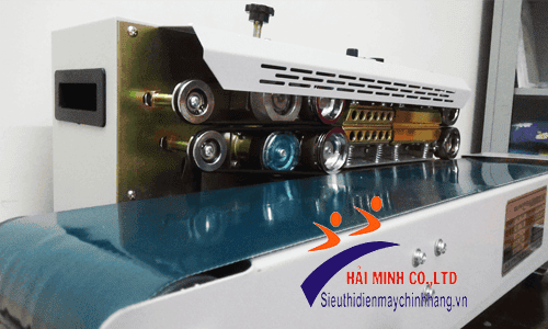 Máy hàn miệng túi tự động với băng chuyền thông minh
