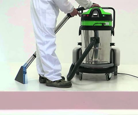 Thao tác với máy giặt thảm công nghiệp đơn giản và dễ dàng