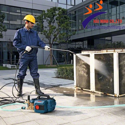 Ngoài việc được dùng để rửa xe, máy phun áp lực còn được dùng để vệ sinh sân vườn, nhà cừa