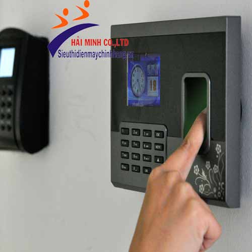 máy chấm công vân tay sử dụng đơn giản  và rất dễ dàng