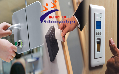 Máy chấm công kiểm soát cửa - giải pháp quản lý vào ra tuyệt vời