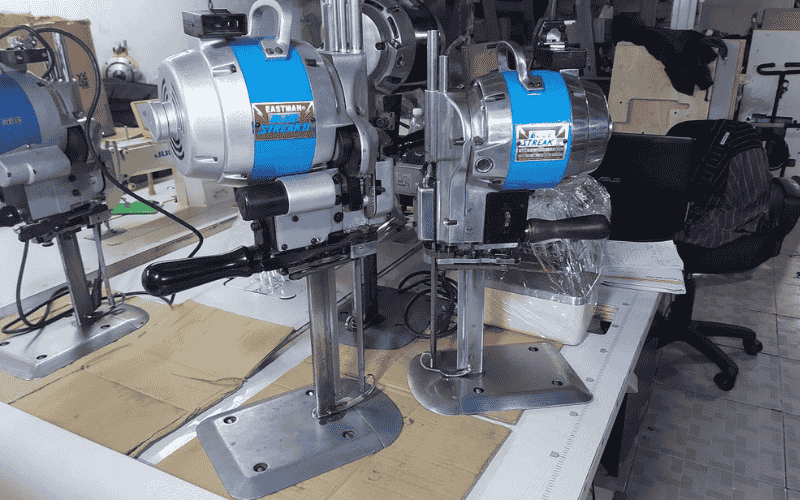 Máy cắt vải dao đứng