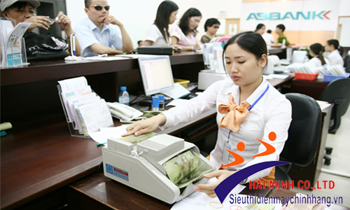 Máy đếm tiền sử dụng nhiều trong ngân hàng