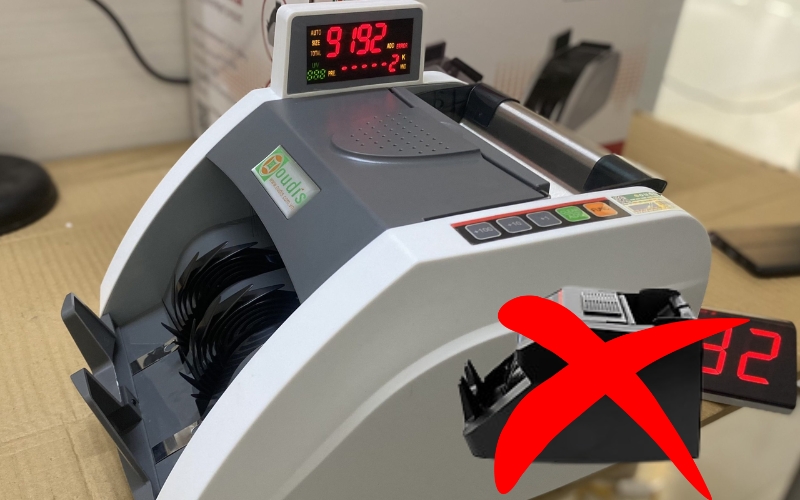 Chọn máy đếm tiền theo giá rẻ thay vì thương hiệu uy tín