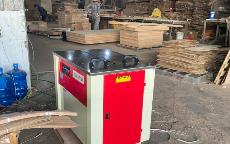 Máy đóng đai và đặc thù trong ngành gỗ – nội thất