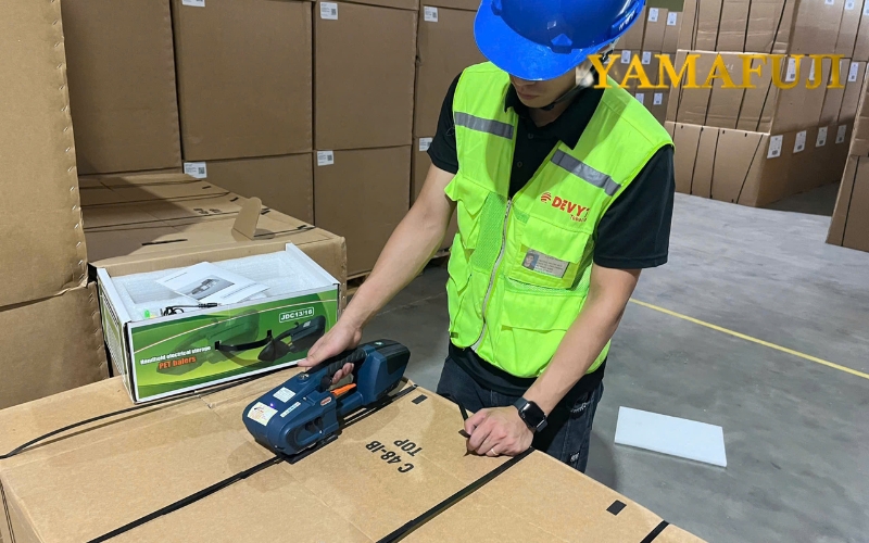 Máy siết đai cầm tay chạy pin