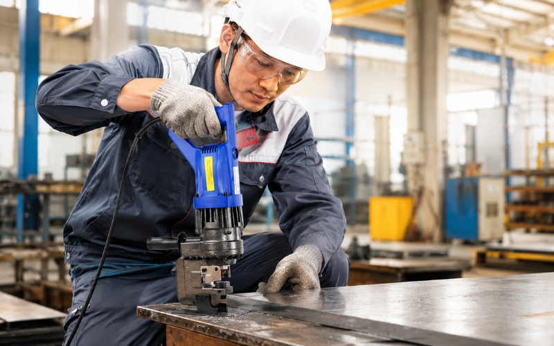 Kinh nghiệm chọn máy đột lỗ phù hợp với nhu cầu sử dụng