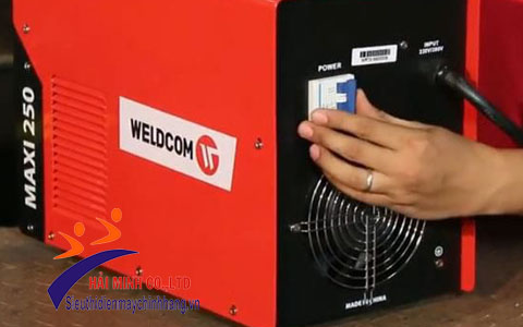 Máy hàn que điện từ Weldcom Maxi 250 dễ sử dụng