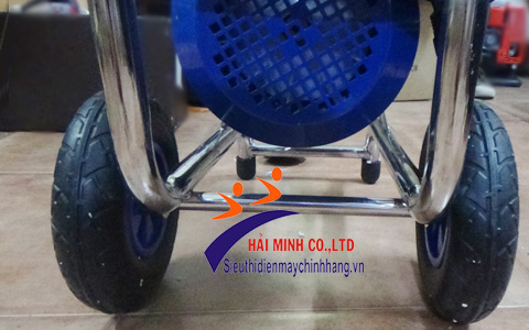Hệ thống bánh xe của máy phun sơn đầu inox HM 1000