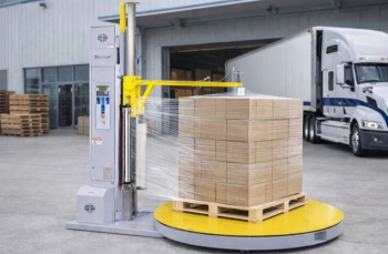Ứng dụng máy quấn màng pallet tự động trong sản xuất – logistics