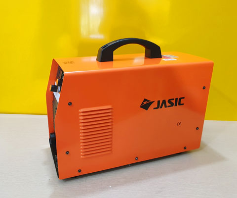 Máy hàn que Jasic ZX7-300E tiết kiệm điện năng lên đến 60%