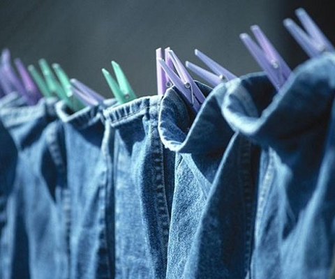 Chia sẻ kinh nghiệm giặt quần áo vào mùa mưa nhanh khô