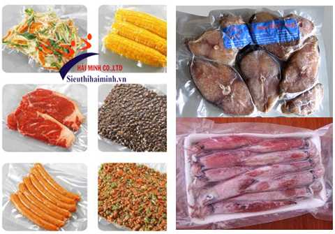 thực phẩm đã được bỏ vào túi và hút chân không bằng máy